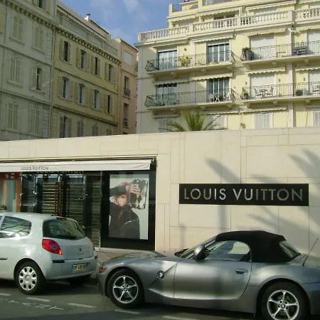 Rue St Antoine * Cannes