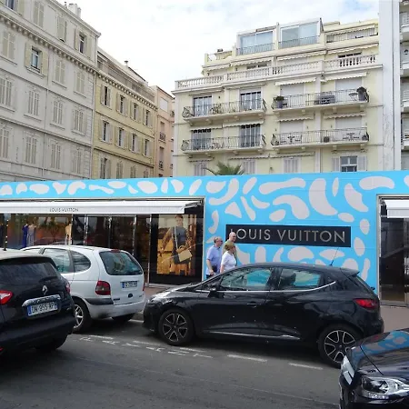 Rue St Antoine