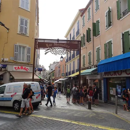 Rue St Antoine Cannes