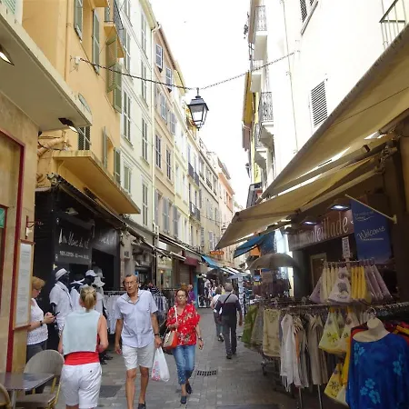 Rue St Antoine Cannes