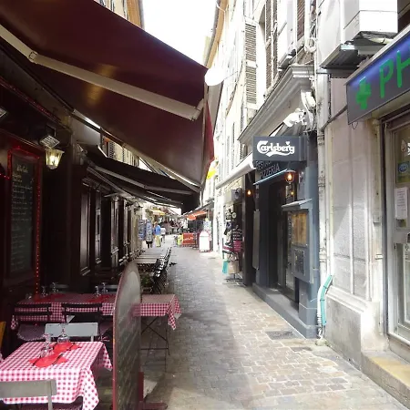 Rue St Antoine