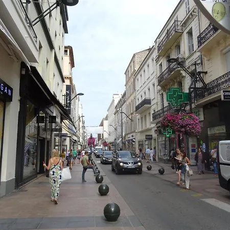 Rue St Antoine *