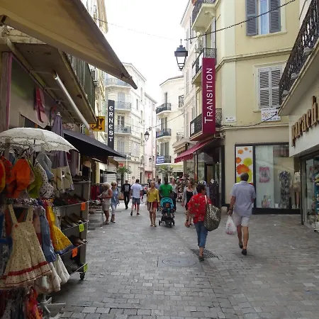 Rue St Antoine